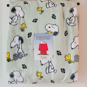 Peanuts Snoopy and Woodstock Hugs and Pawprints Throw Blanket
